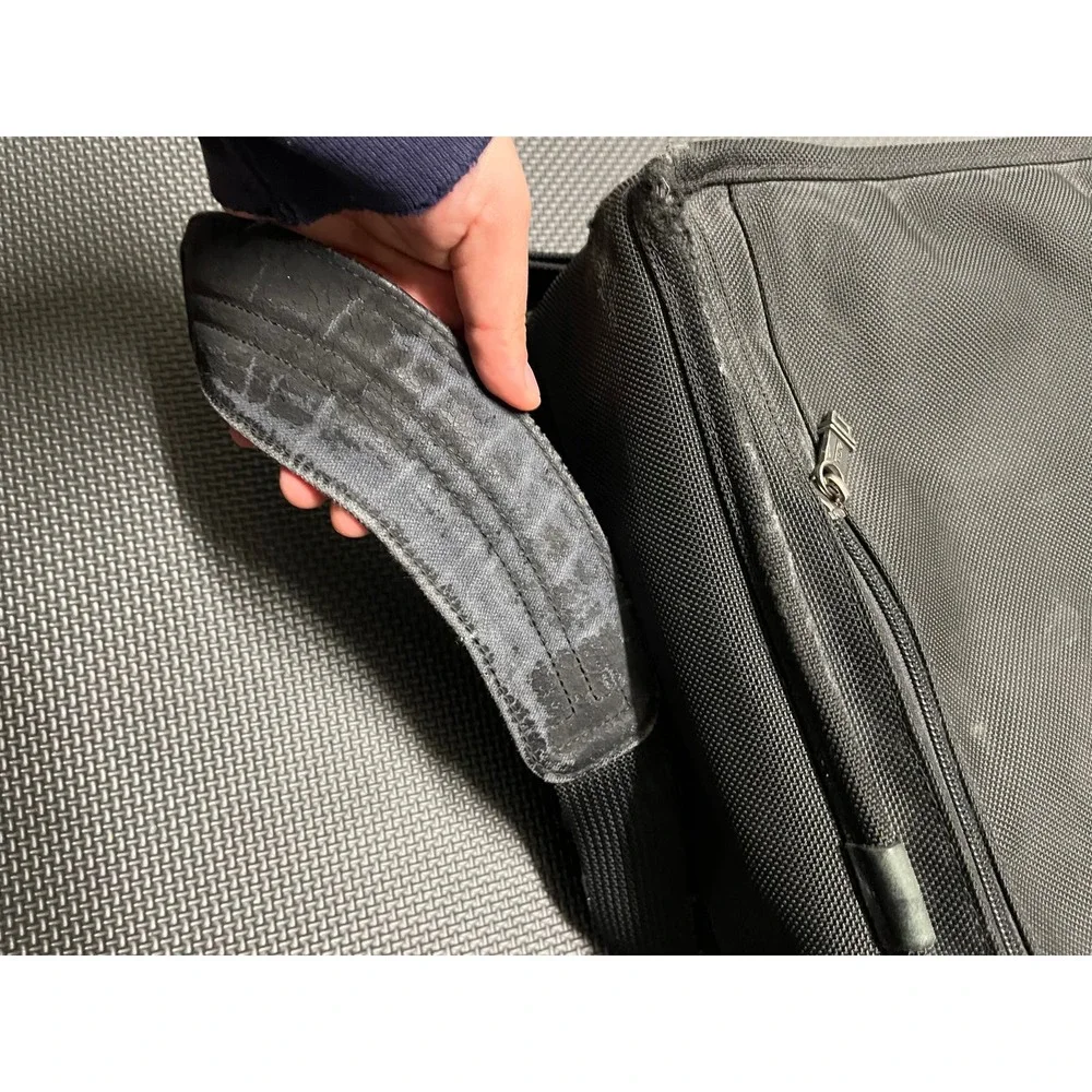 Tumi Alpha 26060d4‎ Black Expandable Briefcase Messenger Laptop Bag